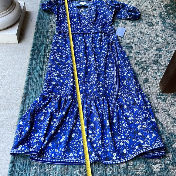 Max studio midi dress with a v-neck and a tier of ruffle. - Picture 6 of 8